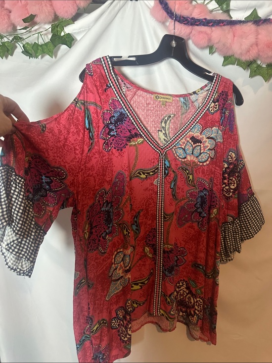 Democracy Tops - Democracy Red Floral Cold-Shoulder V-Neck Blouse with Gingham Trim